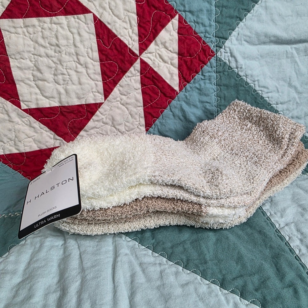 H Halston 3-Pack Plush Socks Ultra Warm Tan White HHSKL0034 NWT